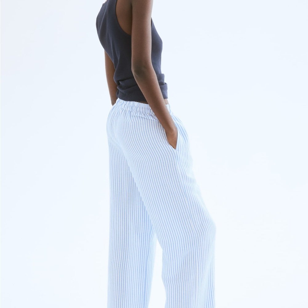 📣 SOLD 📣 H&M Blue and White Striped Wide Leg Pants